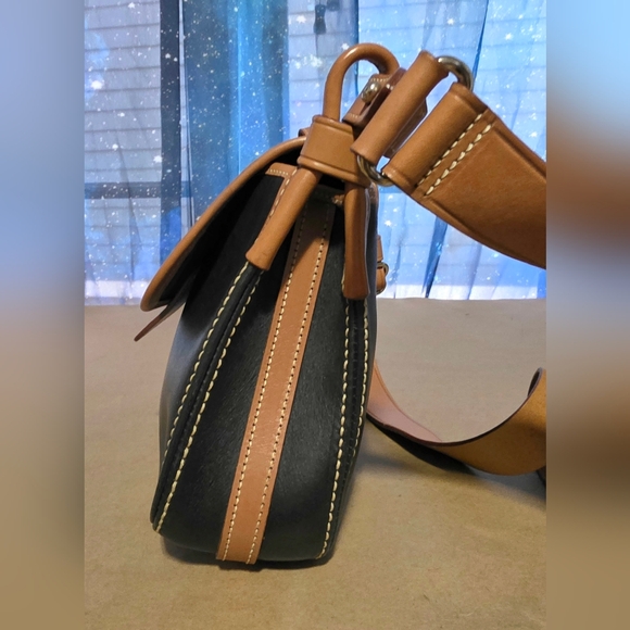 Vinyage Dooney & Bourke Black and Tan Leather Shoulder Bag - Picture 3 of 8